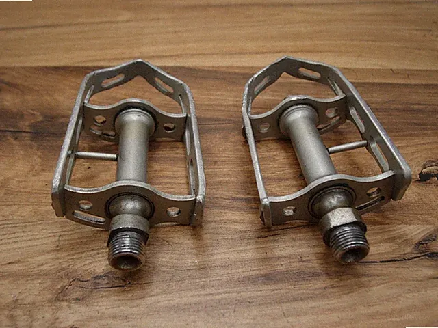 1970's road bike Shieffield Sprint 673 flat platform pedals brevete vintage