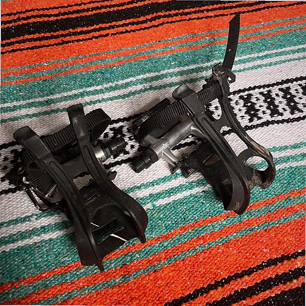 Pair Wellgo 9/16" Adult Bicycle Pedals and Toes Cages