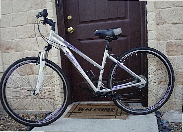 Schwinn GTX unisex 700C Hybrid Bike 21-Speed Front Suspension 16" Silver/Purple